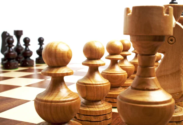 Figury szachowe na szachownicy — Zdjęcie stockowe