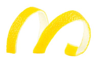Beyaz arka planda izole edilmiş olgun limon tadı. Spiral narenciye kabuğu.