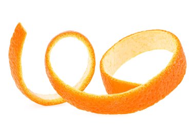 Beyaz arka planda izole edilmiş sulu portakal lezzetinin sarmal formu. Taze narenciye..