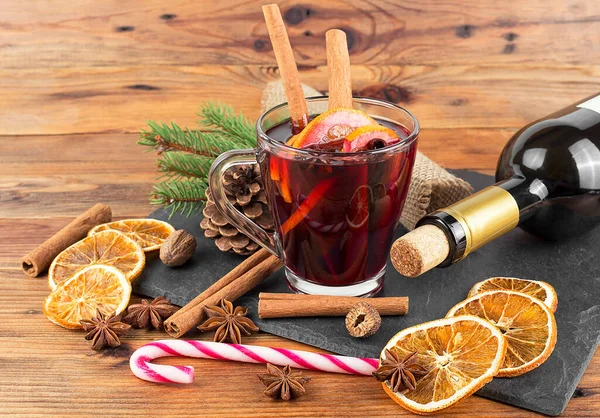 맛있는 성탄절다진 포도주 소나무 포도주와 — 스톡 사진