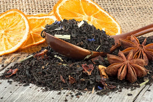 Black Blended Tea Flower Petals Dried Fruit Wooden Spoon Wooden — Stock Photo, Image