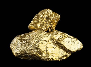 Siyah arka planda büyük altın külçeler. Altın cevherleri..