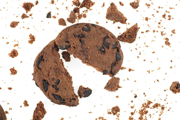 Biscoito Chocolate Saboroso Com Chips Chocolate Migalhas Isoladas Fundo Branco — Fotografia de Stock