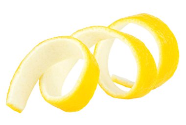 Taze limon dilimi ya da beyaz arka planda izole edilmiş limon kabuğu. Olgun limon lezzeti.