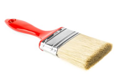 Kırmızı boya fırçası beyaz arka planda izole edilmiş, ön manzara.