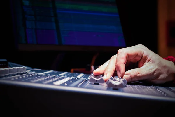 Close Sound Engineer Hands Adjusting Control Surface Mixer Recording Broadcasting — Foto Stock