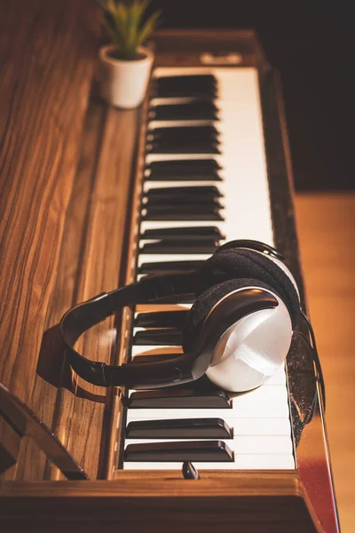 Headphone Classical Piano Music Background — Zdjęcie stockowe