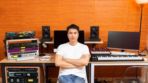 Portrait Young Asian Professional Music Producer Smiling Friendly Eyes Recording — Stock Photo, Image