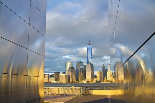 较低的曼哈顿纽约 cit 的世界贸易中心自由塔 — 图库照片