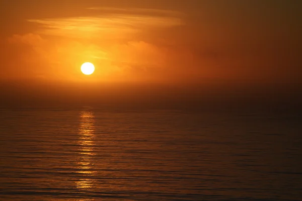 Golden glowing sunset on the Pacific Ocean in California — Stock Photo, Image