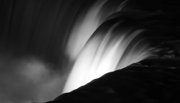 Niagara falls new york in zwart-wit — Stockfoto
