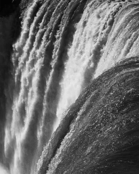尼亚加拉大瀑布纽约在黑色和白色 — 图库照片