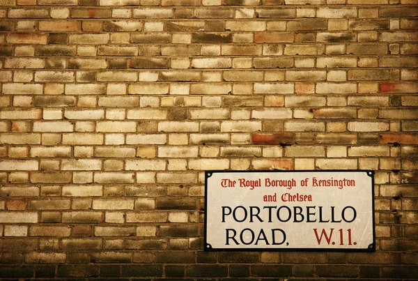 Portobello sinal de estrada em uma fachada de tijolo de um edifício Architectur — Fotografia de Stock