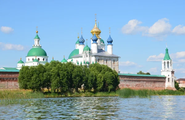 Monasterio de Spaso-Yakovlevskiy Dimitriev en Rostov. Anillo de oro de Rusia . — Foto de Stock