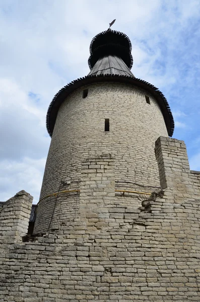 La torre difensiva del Cremlino di Pskov . — Foto Stock