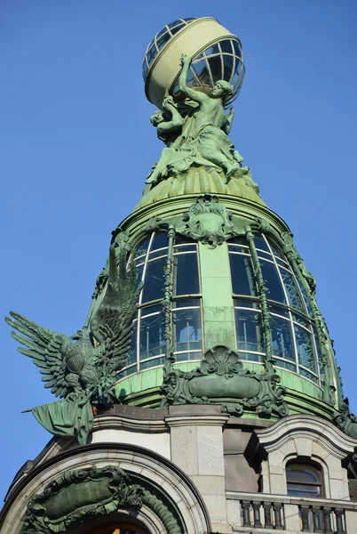 Librairie à Saint-Pétersbourg, anciennement la maison de Zinger — Photo