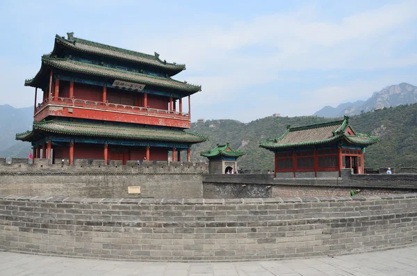 De uitkijktoren bij de juyong pass. Beijing, china. — Stockfoto