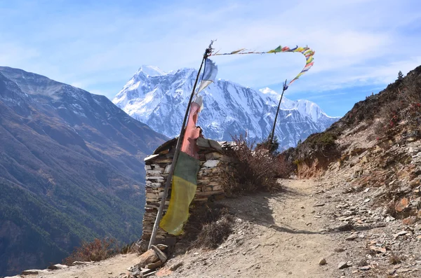 Nepal, vandring runt anapurna. gamla byn giaru. — Stockfoto