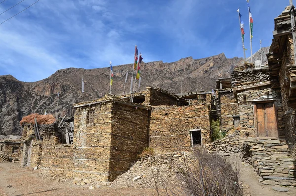 Nepal, trekking rund um anapurna. altes Dorf giaru. — Stockfoto