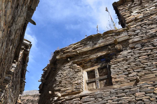 Nepal, trekking alrededor de Anapurna. Antiguo pueblo Giaru . —  Fotos de Stock