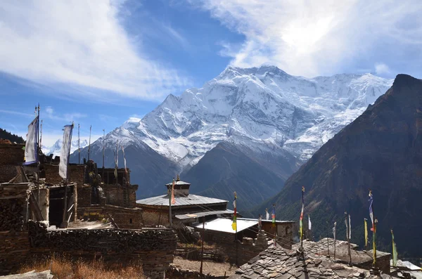 Nepal, vandring runt anapurna. gamla byn giaru. — Stockfoto