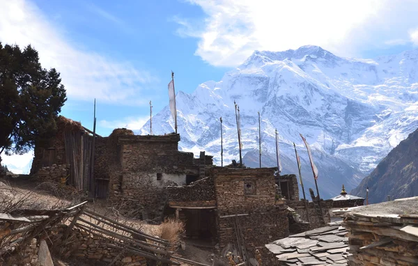 Nepal, vandring runt anapurna. gamla byn giaru. — Stockfoto