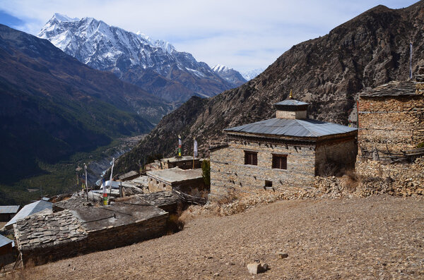 Непал, гуляет по Анапурне. Старая деревня Джару
.
