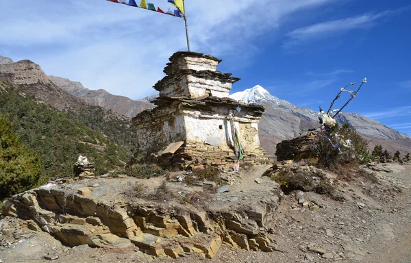 Nepal trekking wokół anapurna. Stara wieś giaru. — Zdjęcie stockowe