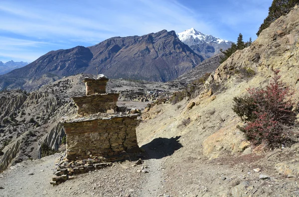 Nepal, trekking rund um anapurna. altes Dorf giaru. — Stockfoto