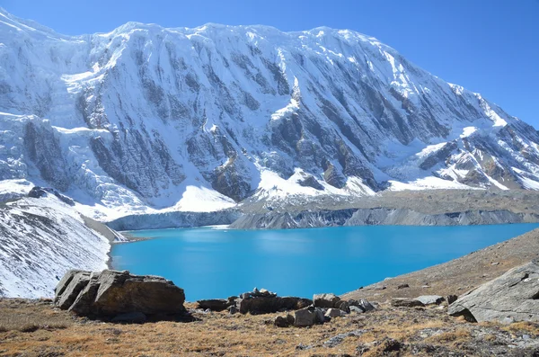 Lago de la Montaña Tilijalá en Nepal, 4920 pies sobre el nivel del mar . —  Fotos de Stock