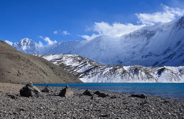 Tili? io górskie jezioro w Nepalu, 4920 metrów nad poziomem morza. — Zdjęcie stockowe