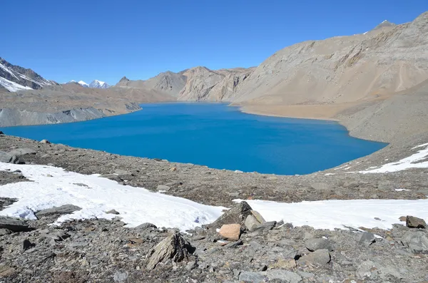 地利等客运? io 高山湖泊在尼泊尔，海拔 4920 英尺. — 图库照片