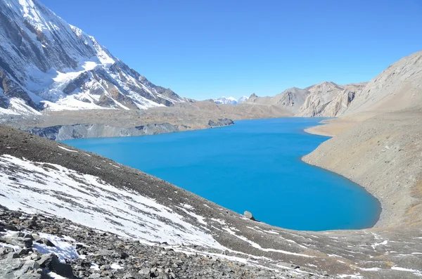 Tilicho bergmeer in nepal, 4920 meter boven zeeniveau. — Stockfoto