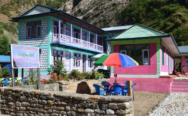nepal, Himalayalar'da trekking. konuk evi için rota seyahat etmek.