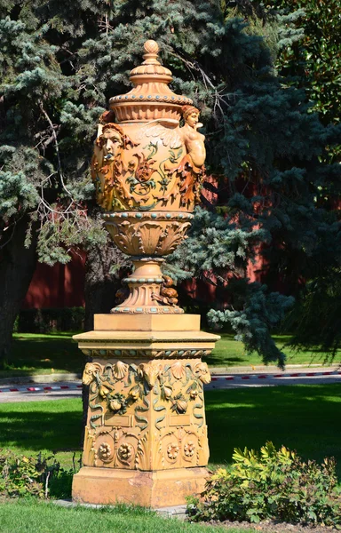 Park-Skulptur im Dolmabahche-Palast. — Stockfoto
