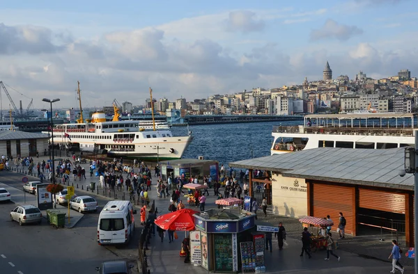 Panorama van istanbul, op de oevers van de Bosporus. — Stockfoto