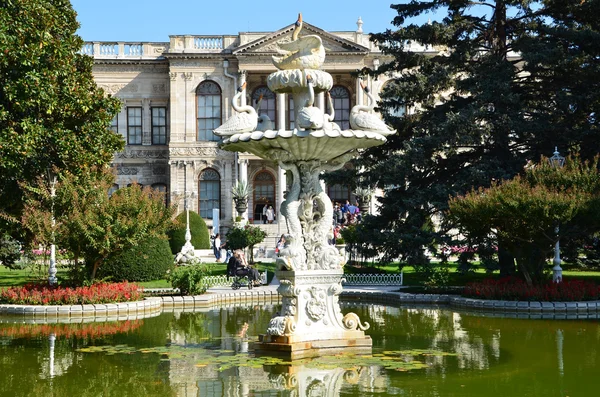 Dolmabahche palota Isztambulban. — Stock Fotó