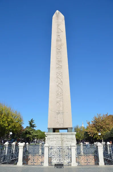 Egiption obelisk at the Hippodrome in Istanbul. — Stock Photo, Image