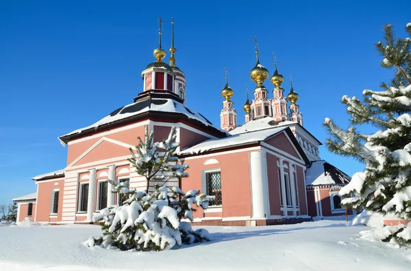 Suzdal でラーヴル ・ frol 教会。ロシアの金の指輪. — ストック写真