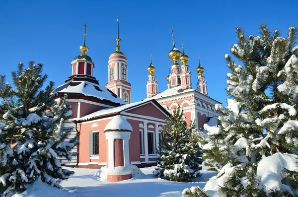 The church of Frol and Lavr and the church of Mihail Arhangel in Suzdal. Golden ring of Russia. — Stock Photo, Image