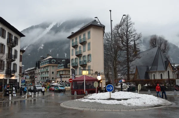 Frankreich, das Skigebiet von Chamonix im Regen und Nebel. — Stockfoto
