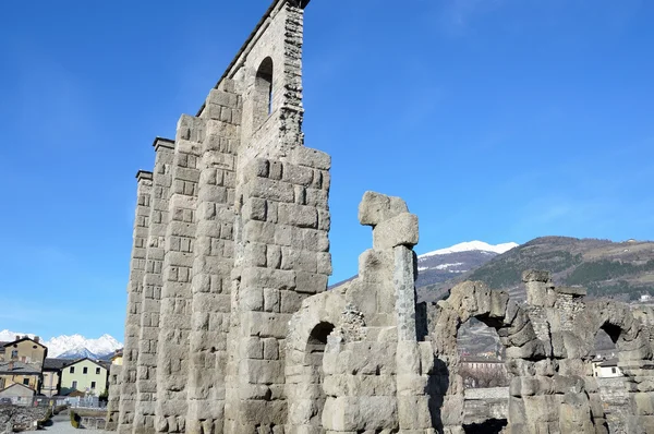 Italien, Aosta, Ruinen des antiken römischen Theaters. — Stockfoto