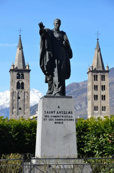 Italia, Aosta, monumento a Sant'Anselmo . — Foto Stock
