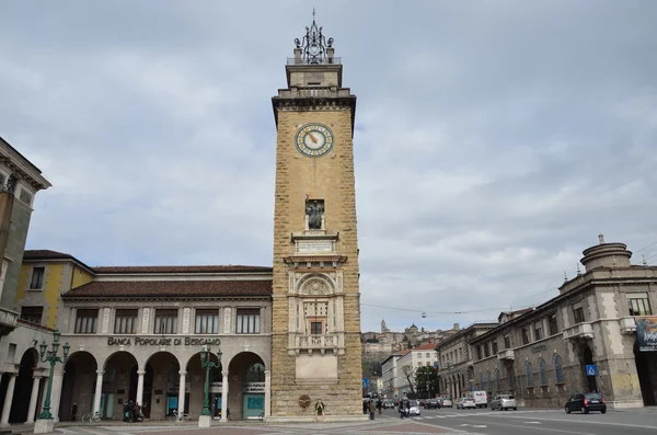 Italy, Bergamo, the square of Vittirio Veneto. — Stock Photo, Image