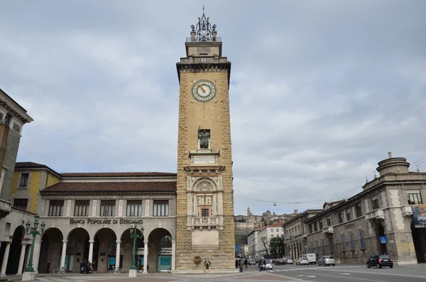 Italia, Bérgamo, la plaza de Vittirio Veneto . — Foto de Stock