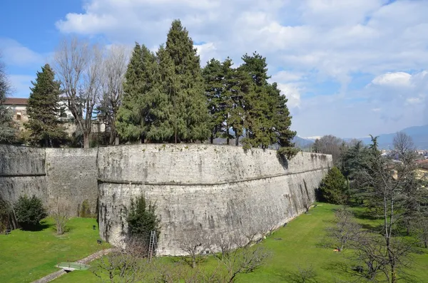 Италия, крепостная стена Бергамо . — стоковое фото