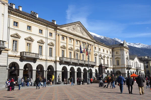 Italien, utsikt över aosta, stadshuset (municipality). — Stockfoto