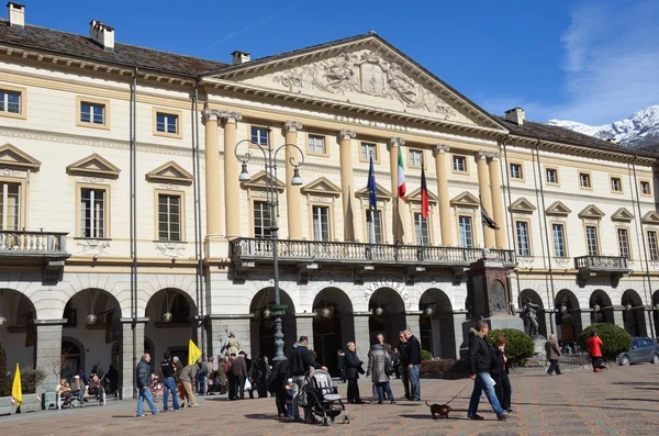 意大利的奥斯塔，市政厅 (自治市的意见). — 图库照片