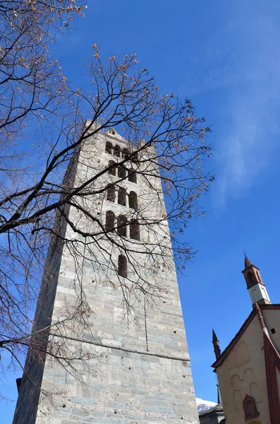 Italien, aosta, antika kyrkan peter och urs. — Stockfoto