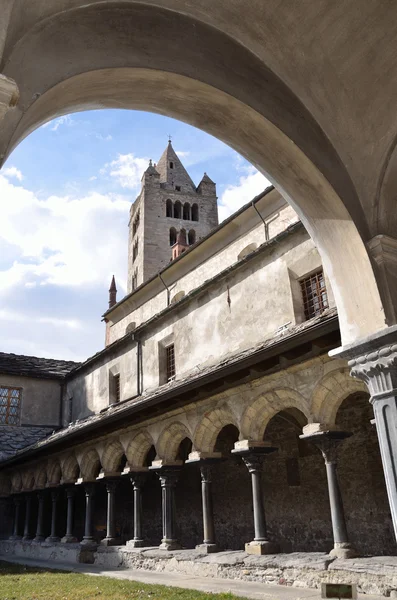 Itálie, aosta, starobylého kostela Petra a urs. — Stock fotografie